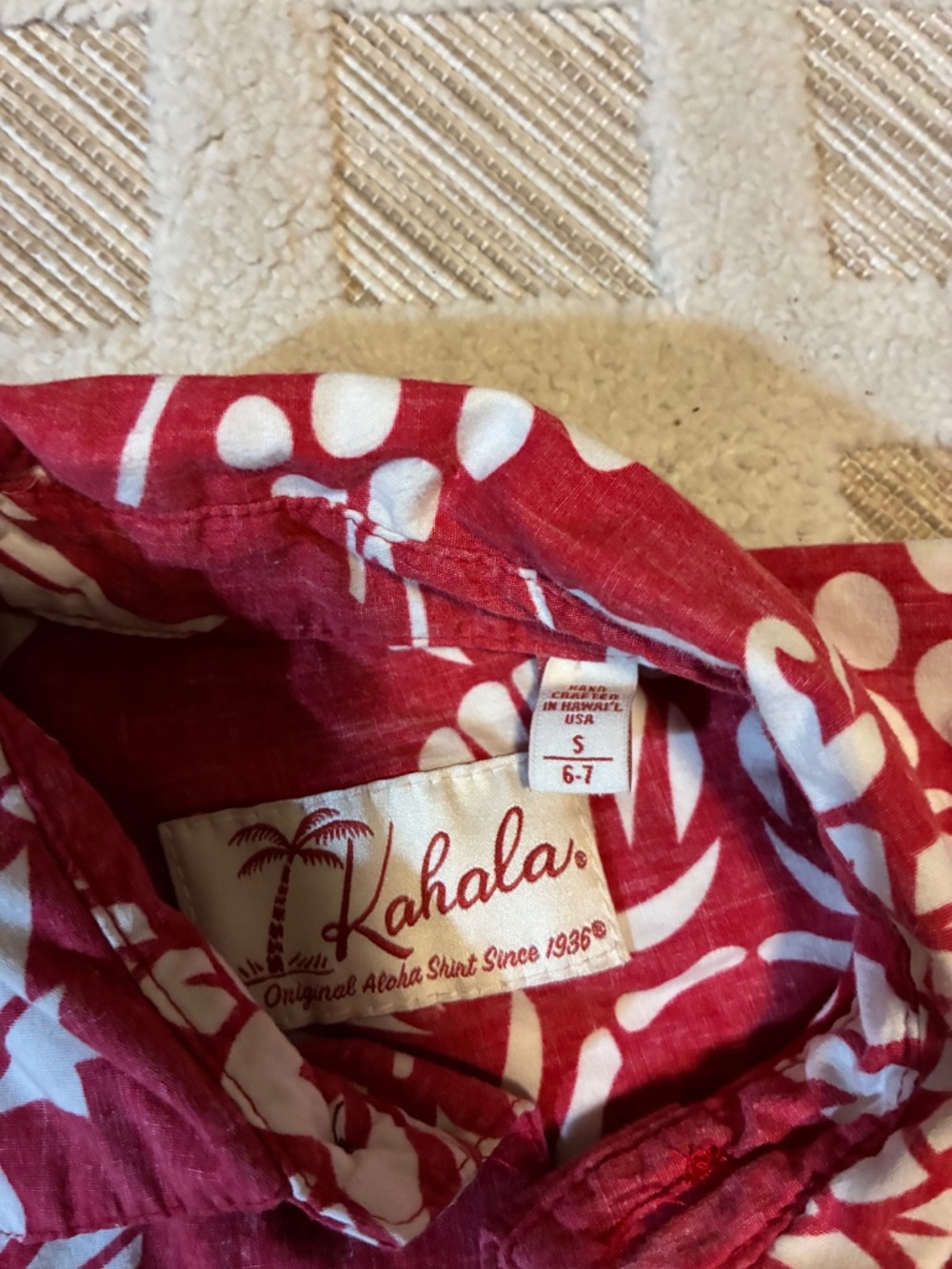 Kahala boys Small (6-7) red - Picture 2 of 3